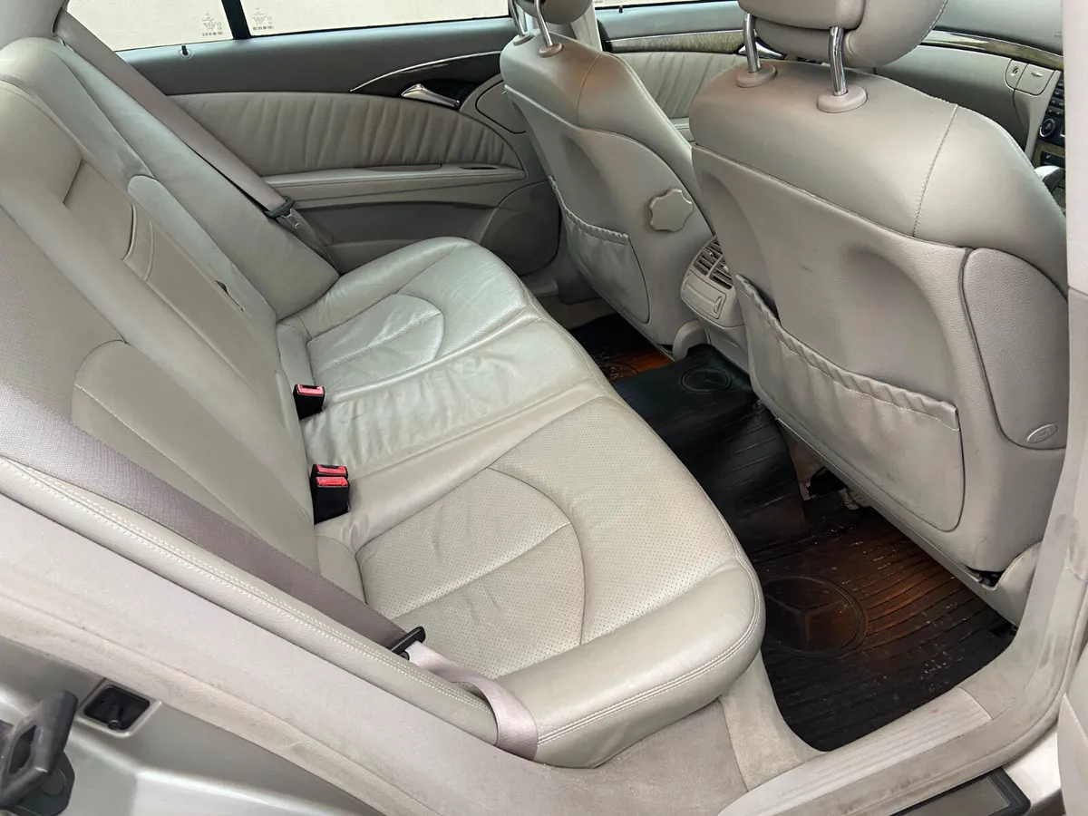 Mercedes-Benz E-Class 2004 - Image 3