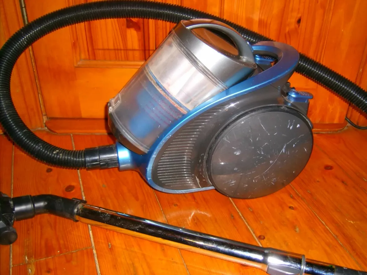 Tesco vacuum cleaner. - Image 1