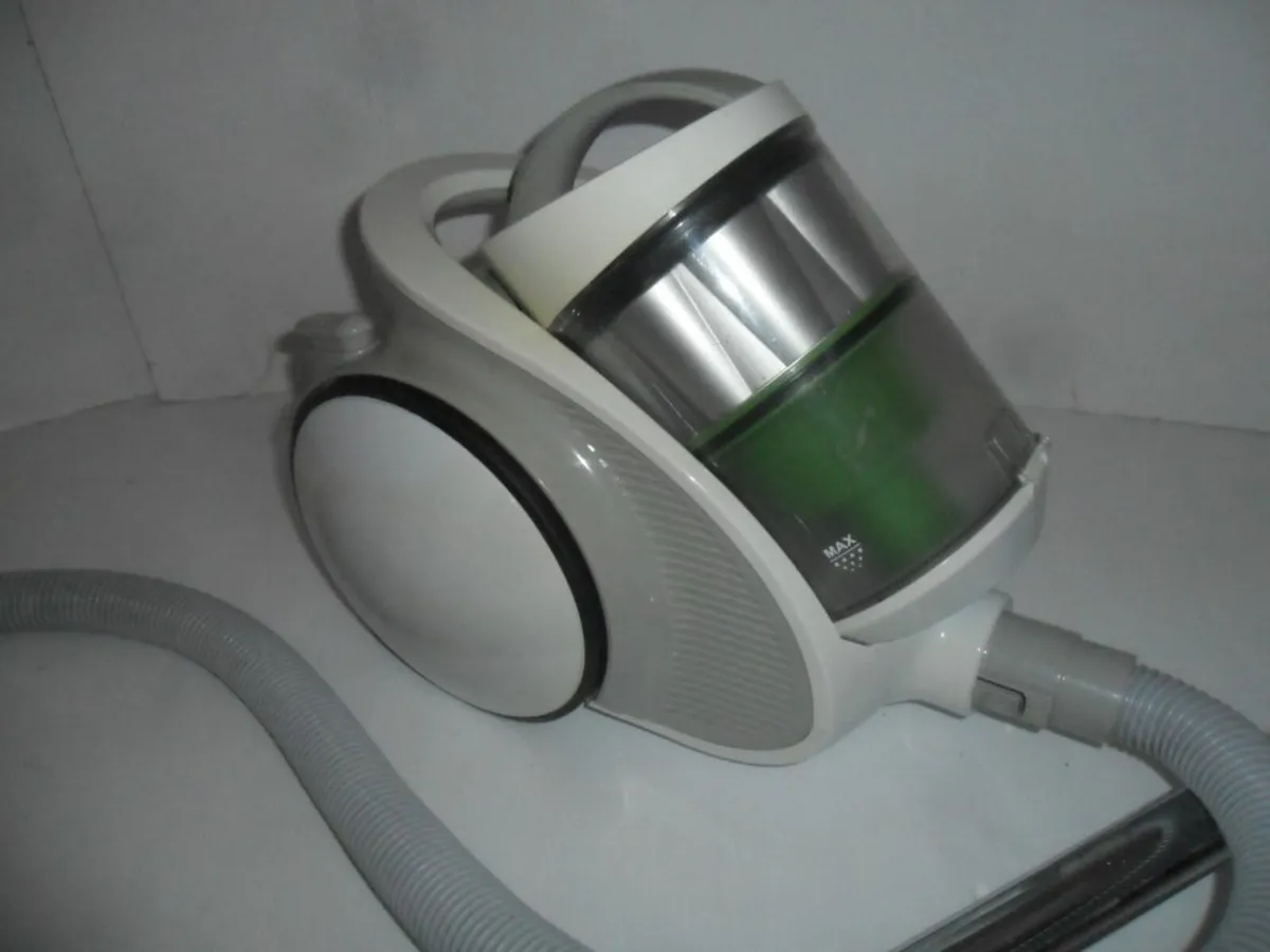 Bagless vacuum cleaner. - Image 1