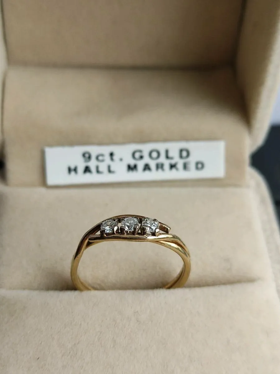 Vintage 9 CT Gold Diamonds rings - Image 3