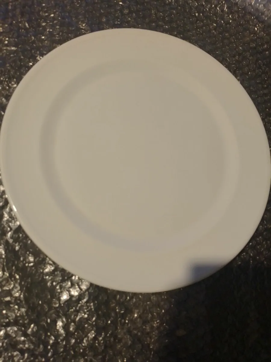 Wedgwood  Dinner plates. - Image 1