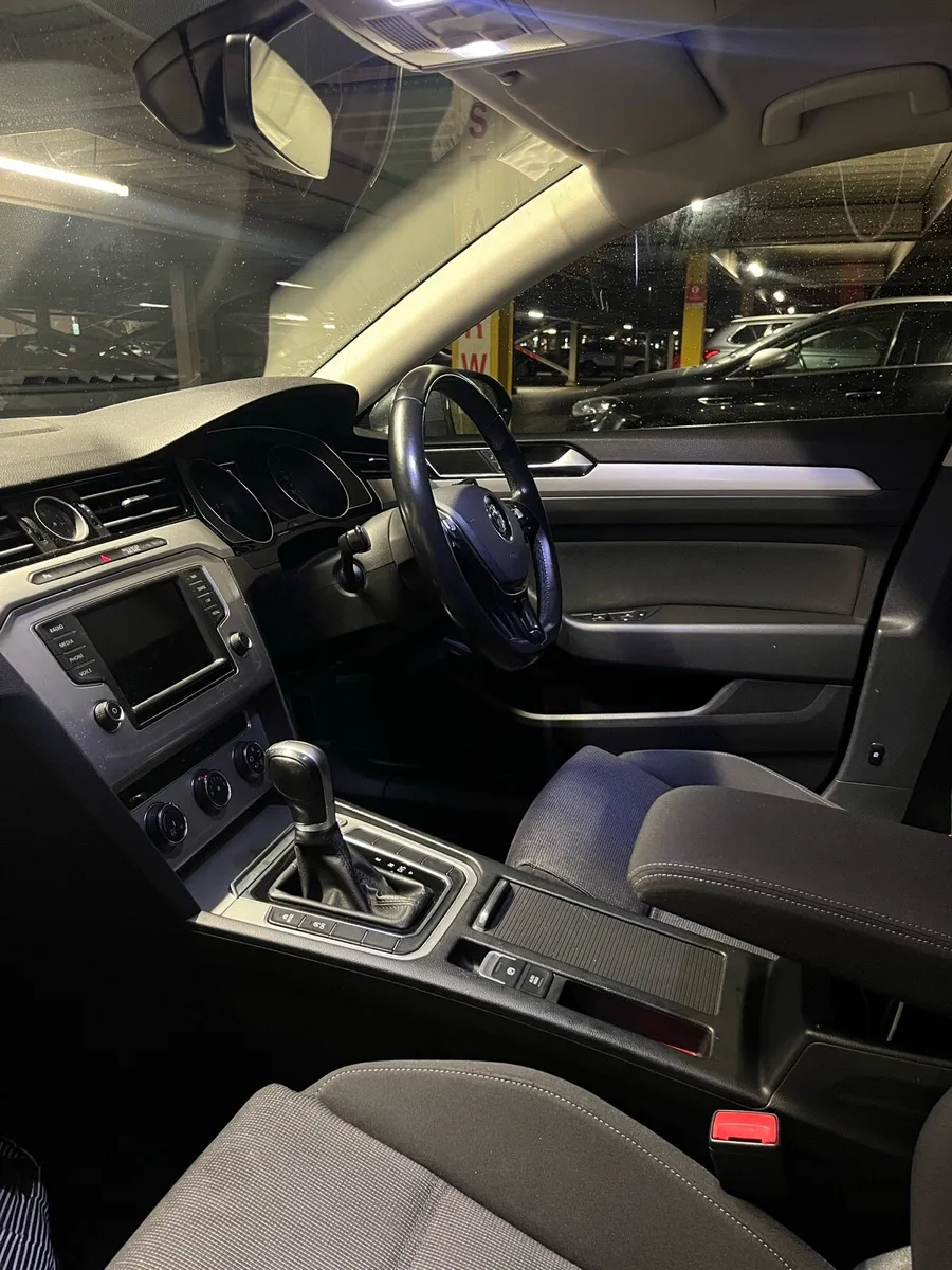 Volkswagen Passat 2016 - Image 4