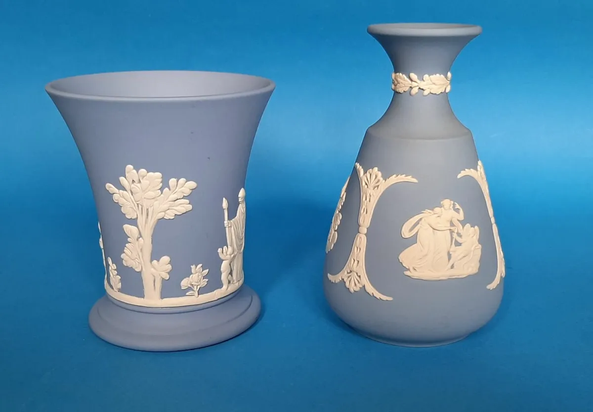 Wedgewood vases - Image 3