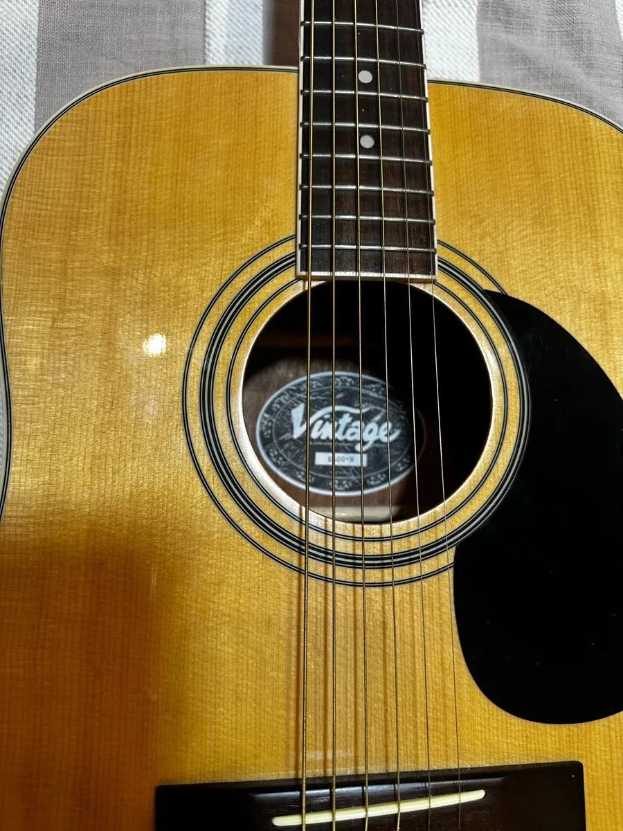 ‘Vintage ‘ acoustic Guitar E400 - Image 4