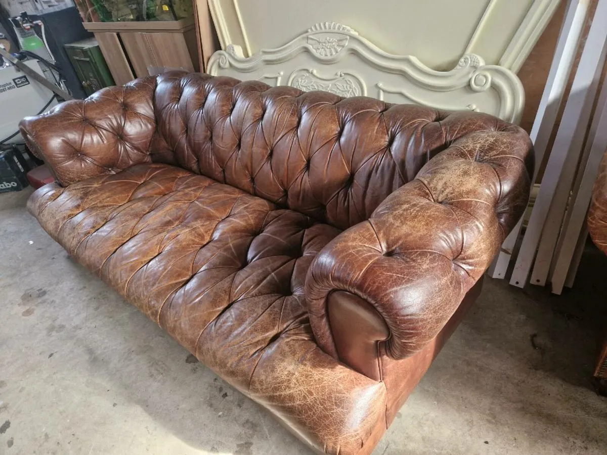 Chesterfield Tetrad suite - Image 1