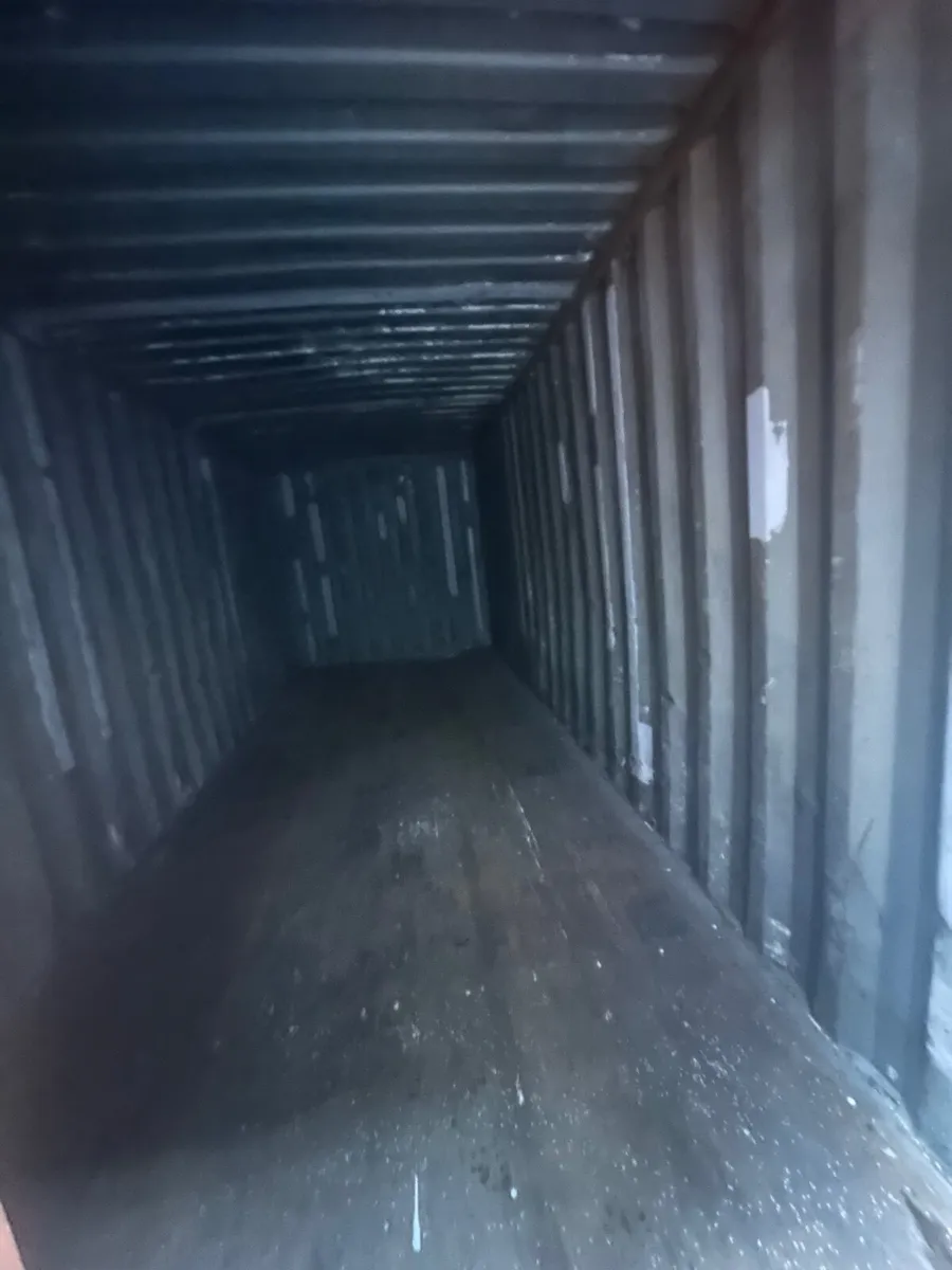 20ft shipping / storage container - Image 1