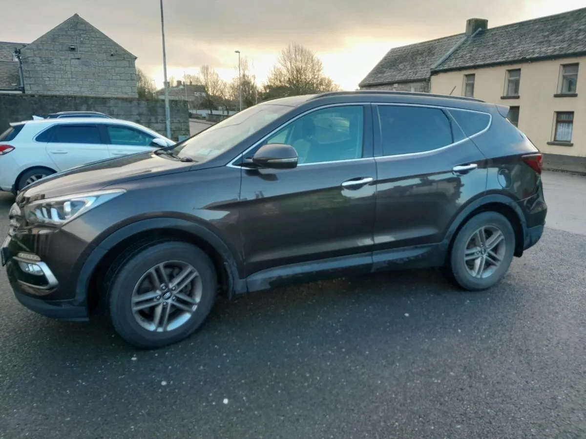 Hyundai Santa Fe Executive 4WD - Image 3