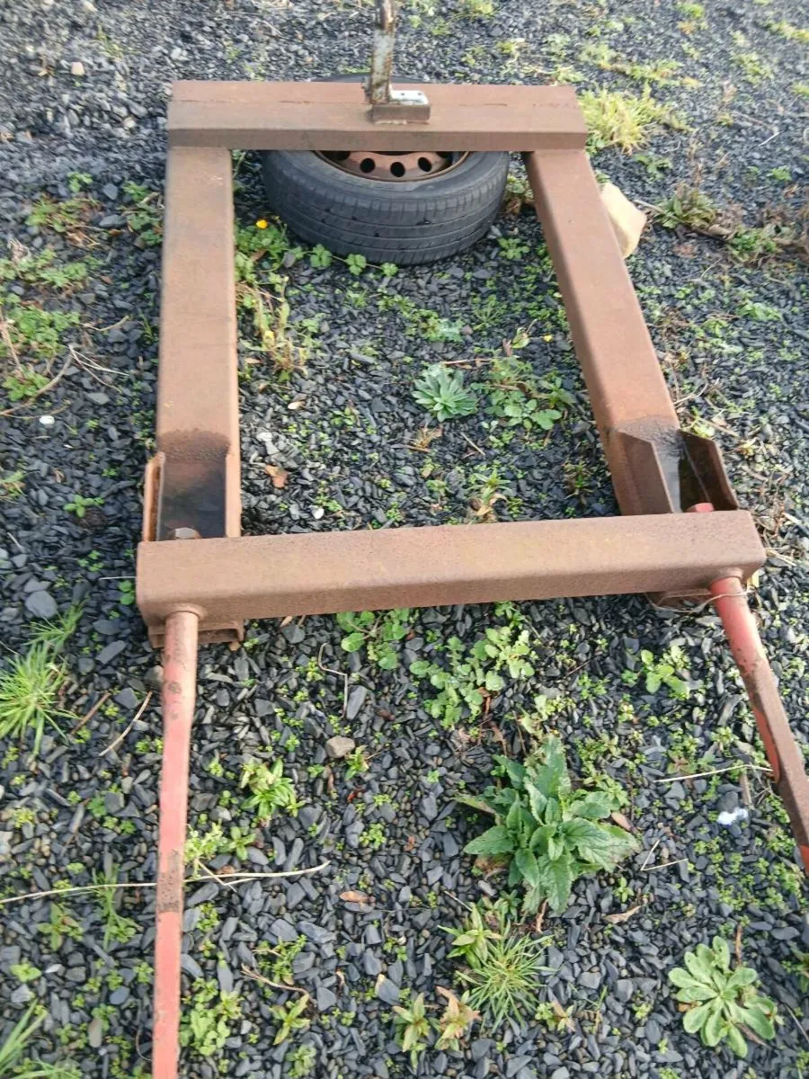 Forklift attachment for loading bales - Image 1