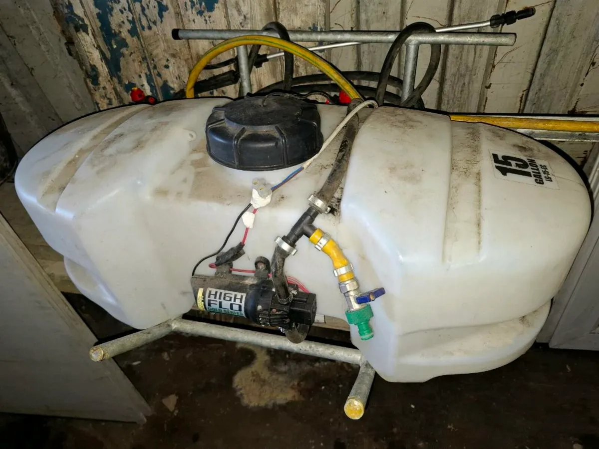 Quad sprayer c/w tank - Image 1