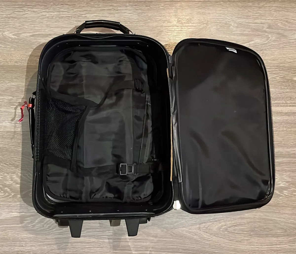 Cabin Bag / Small Suitcase - Image 3
