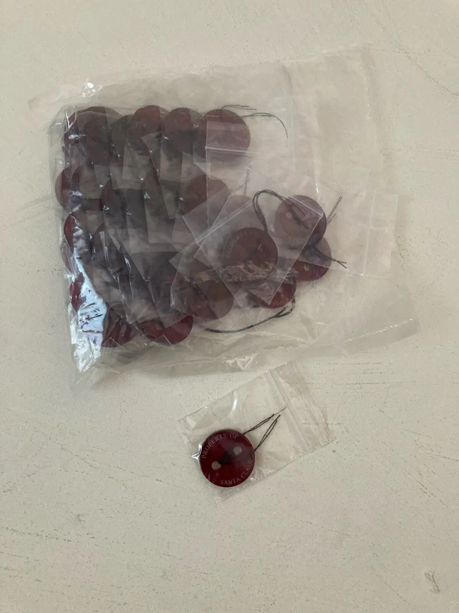 Santa lost buttons - Image 2