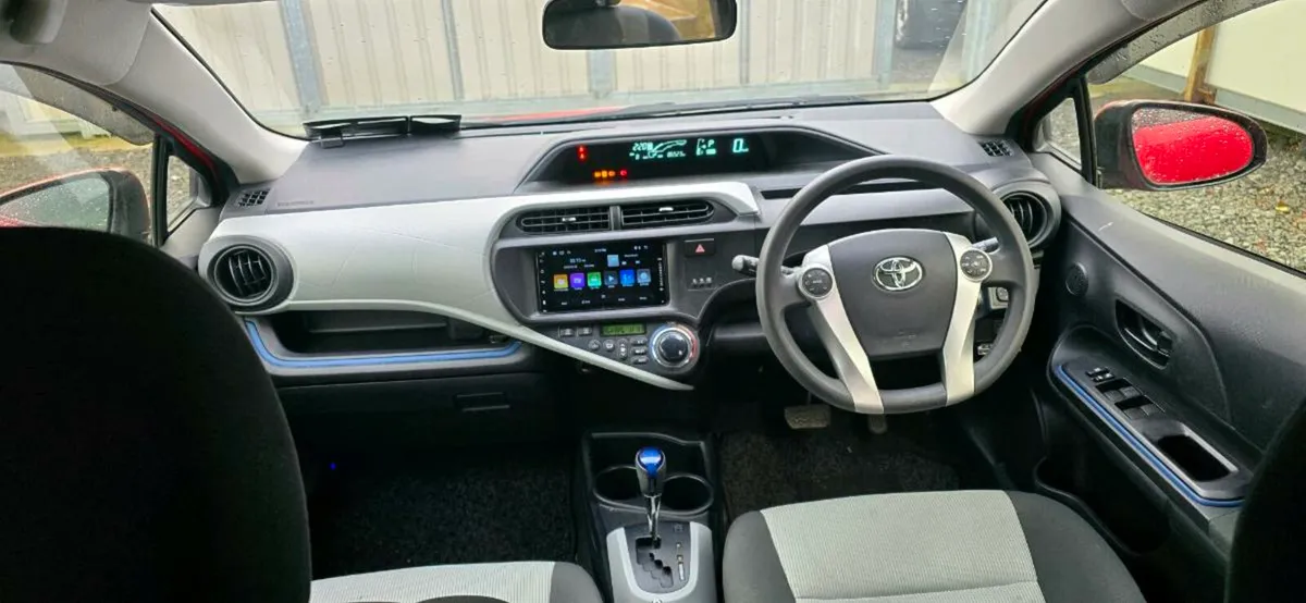 142 TOYOTA AQUA - Image 2