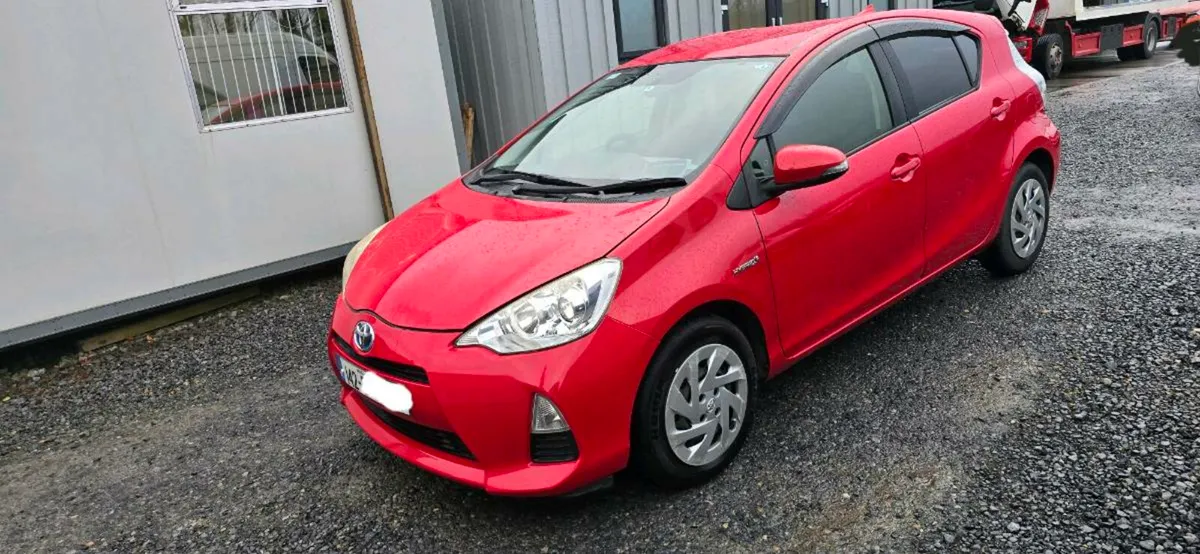 142 TOYOTA AQUA - Image 1