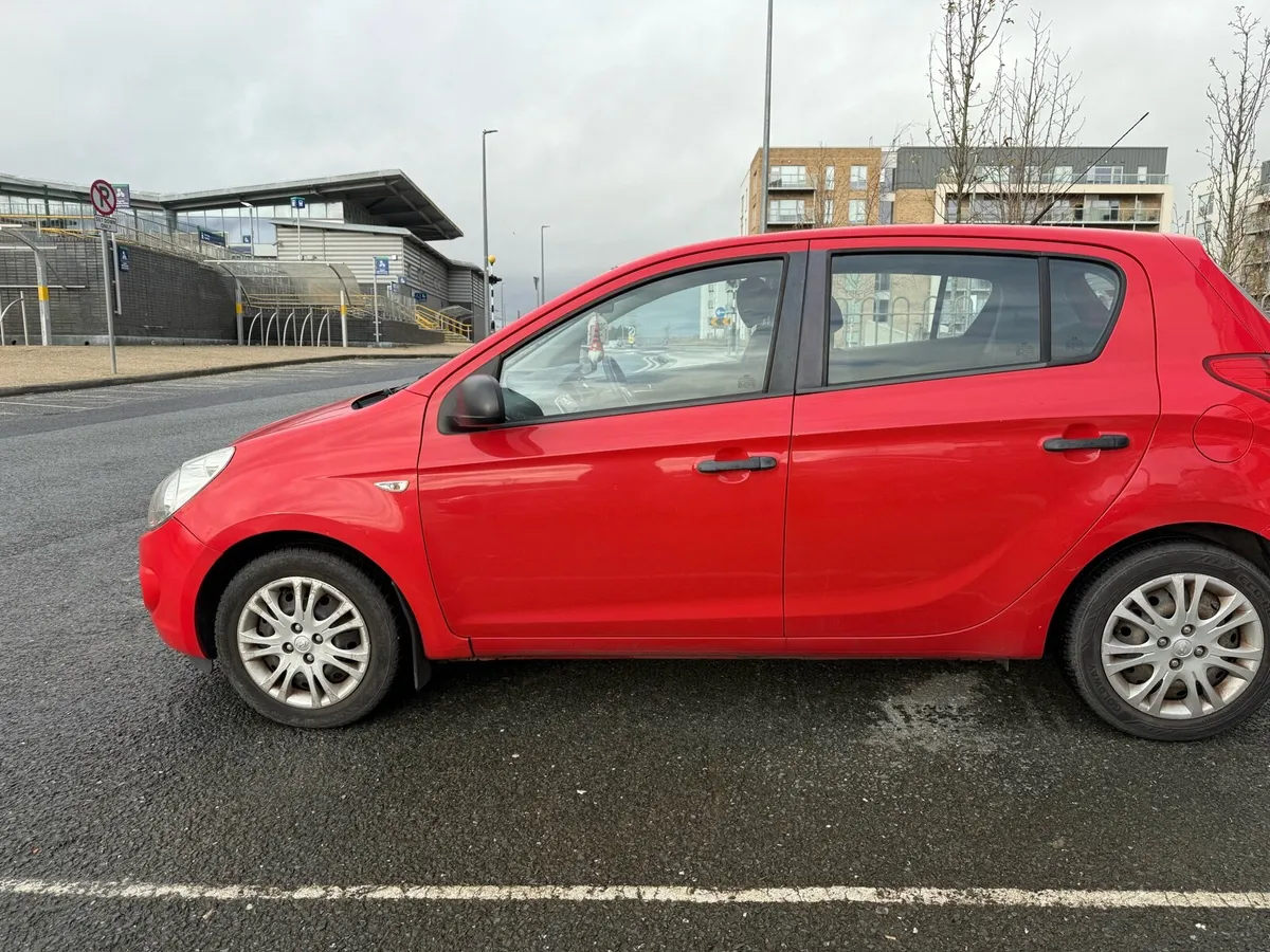 Red Hyundai i20 Manual Hatchback NCT 10/26 - Image 2