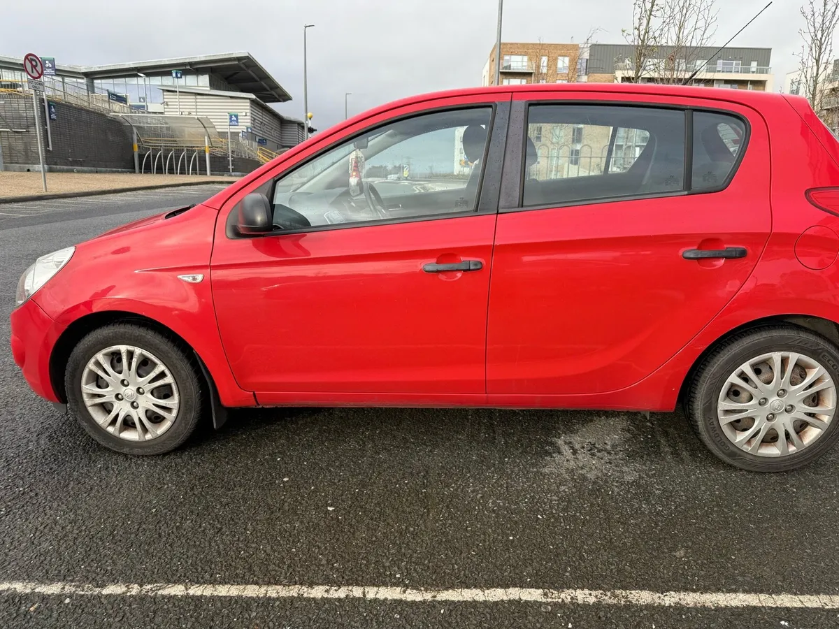 Red Hyundai i20 Manual Hatchback NCT 10/26 - Image 4