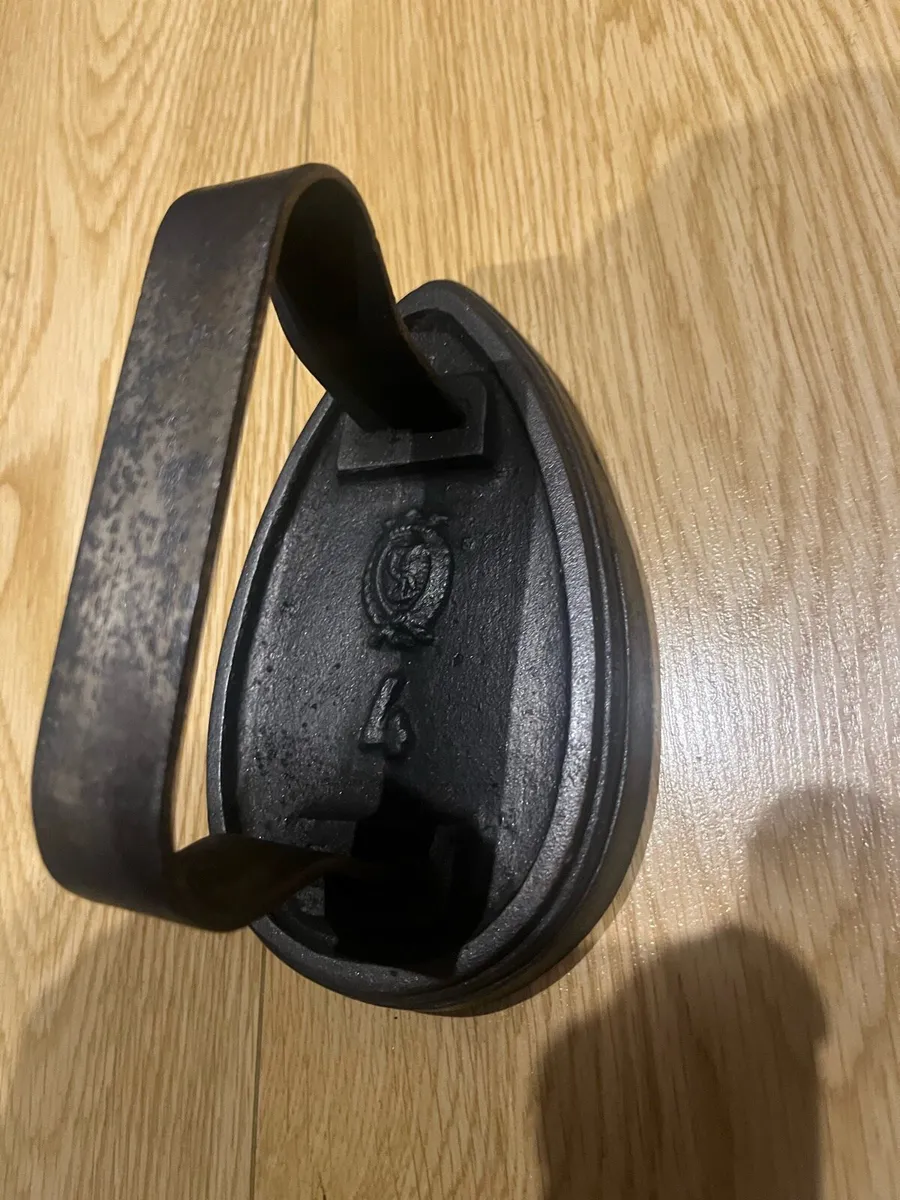 Vintage Cast Iron Irons - Image 2