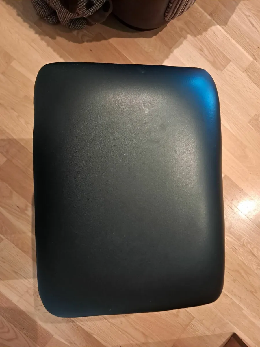 keyboard & stool - Image 4