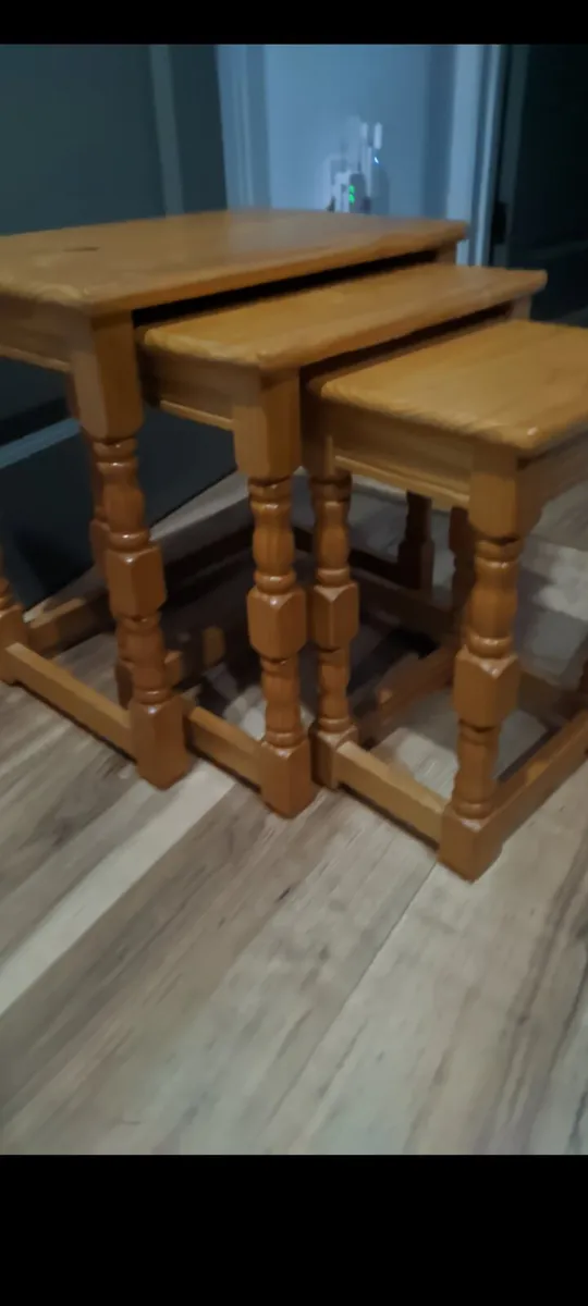 Wooden nested side tables piece - Image 2