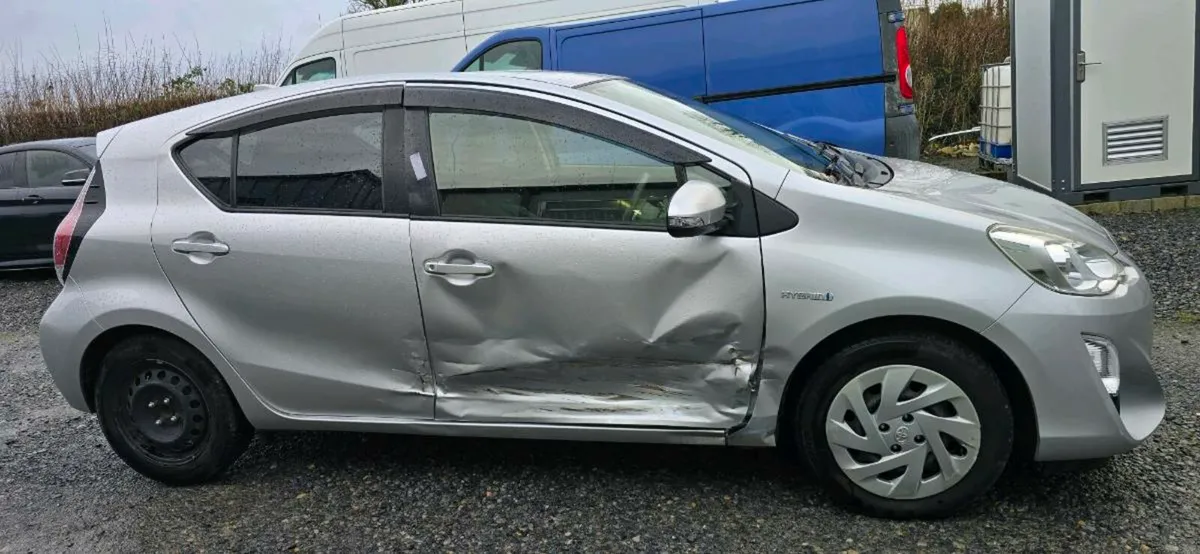 171 TOYOTA AQUA - Image 4