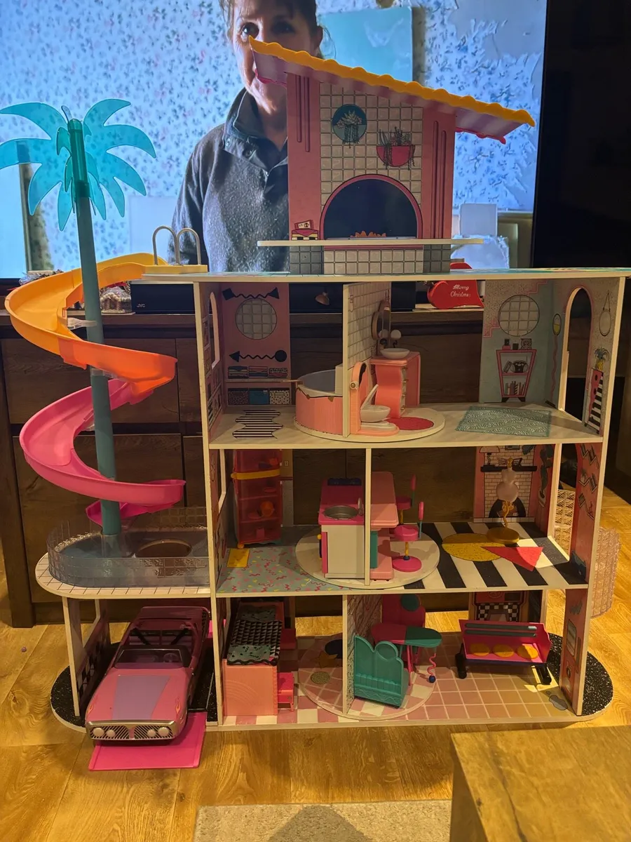 L.O.L Surprise Doll House + Accessories - Image 1