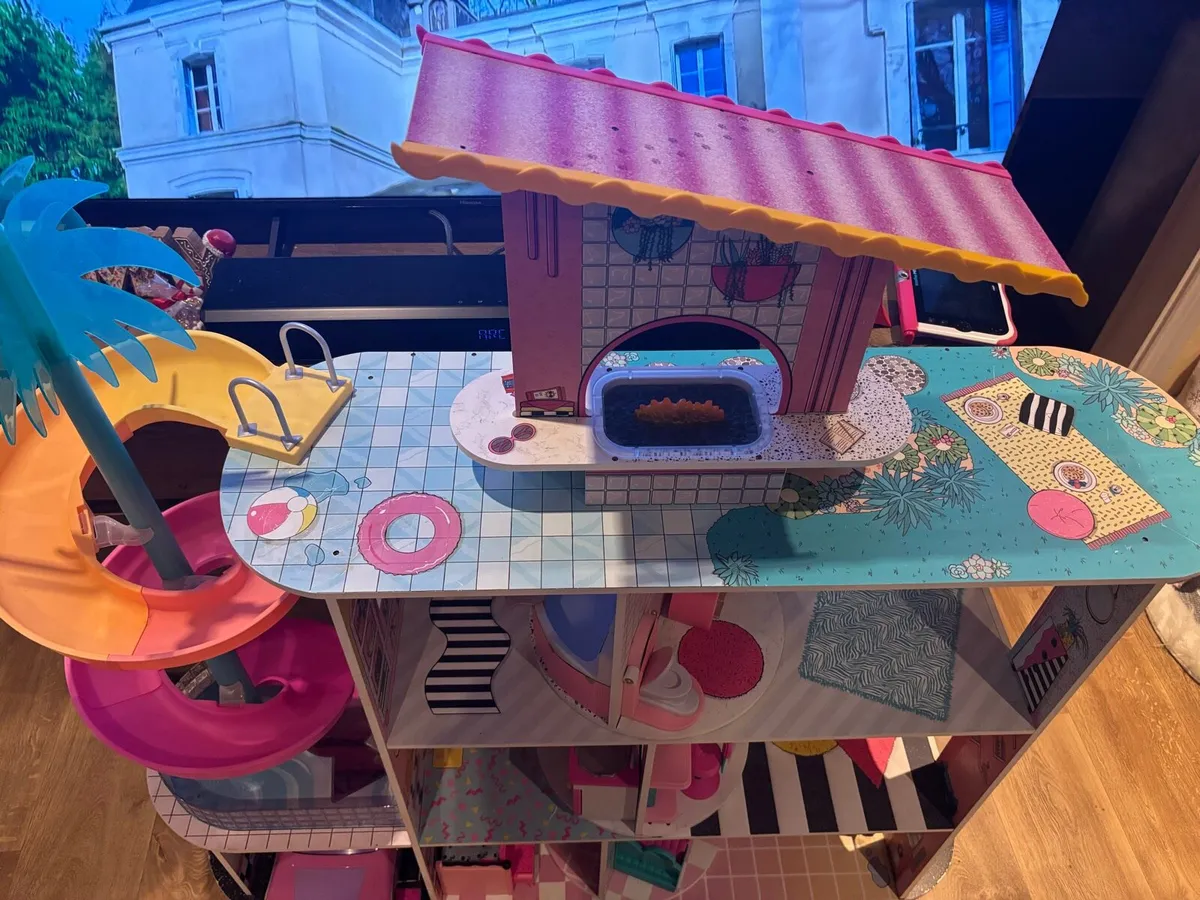 L.O.L Surprise Doll House + Accessories - Image 2