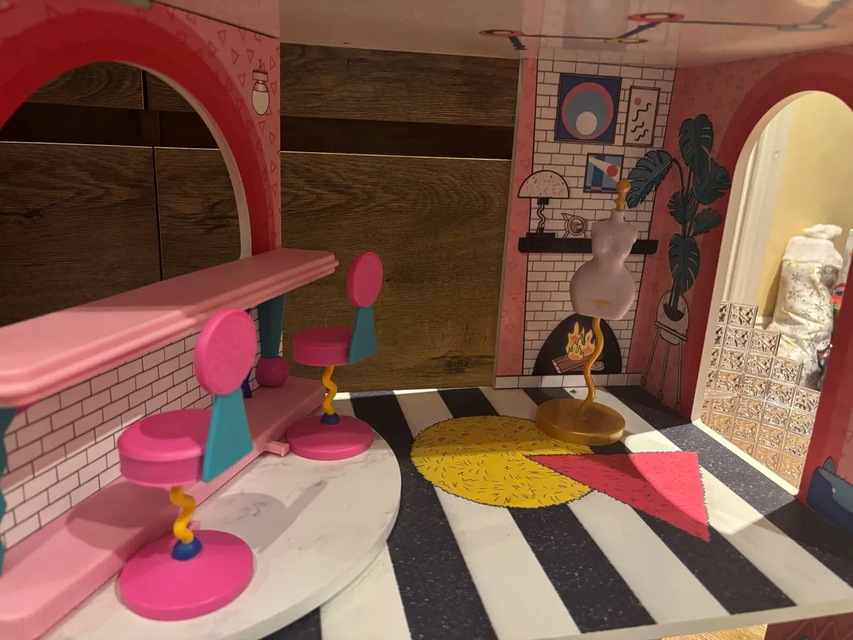 L.O.L Surprise Doll House + Accessories - Image 4