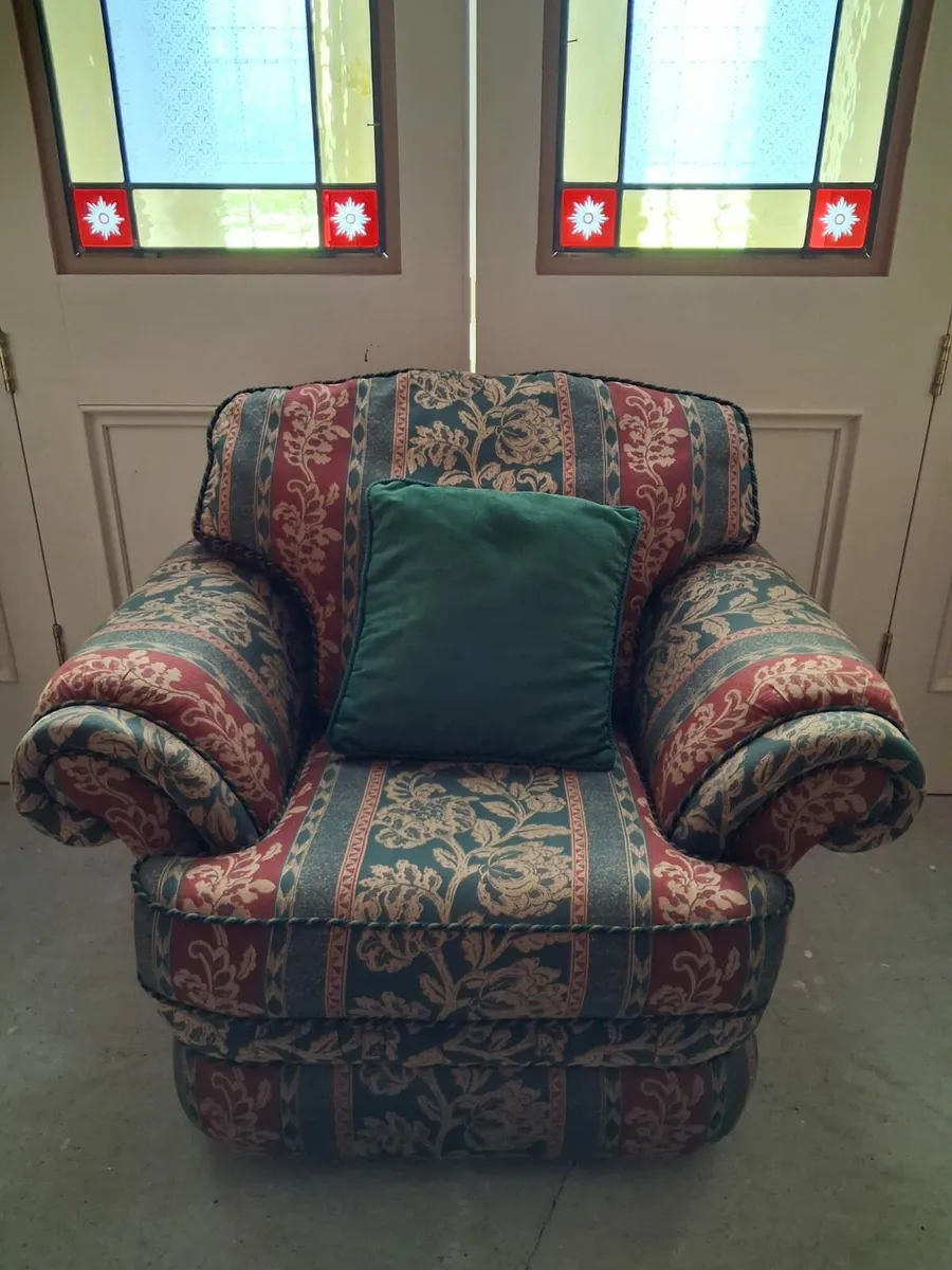 Three piece suite - Image 3