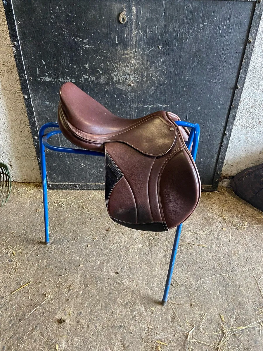 Equiline jumping saddle for sale