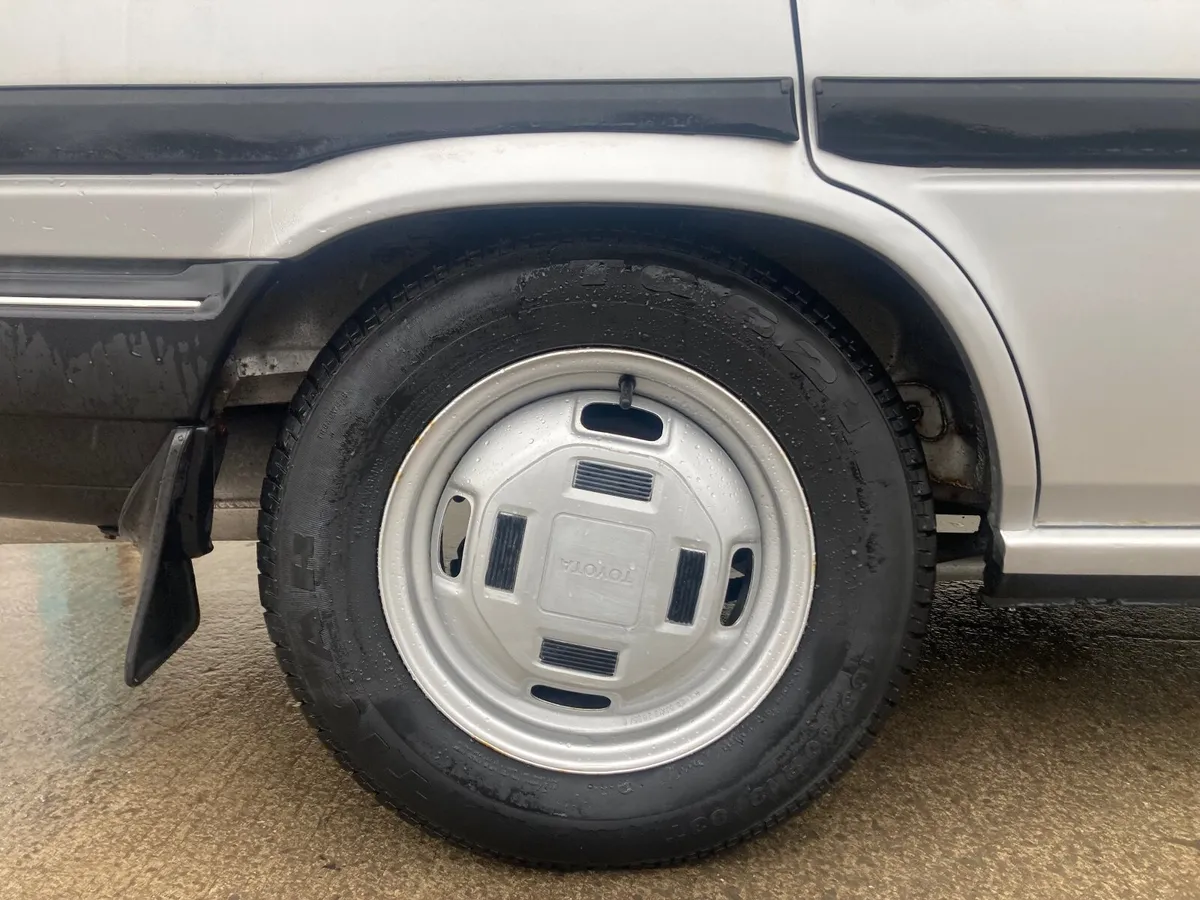 Toyota Carina 1985 - Image 4