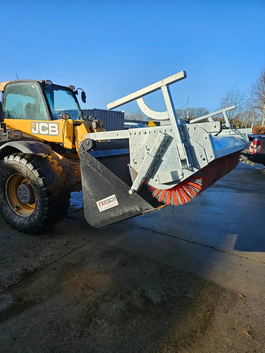 Bucket Brush - Image 1