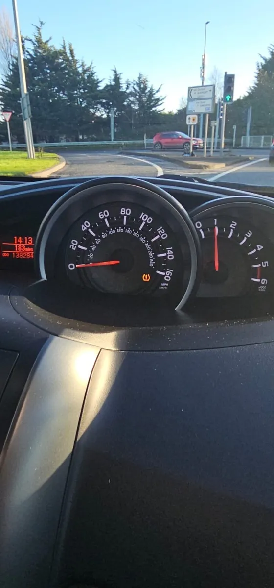 Volkswagen Polo 2012 - Image 2