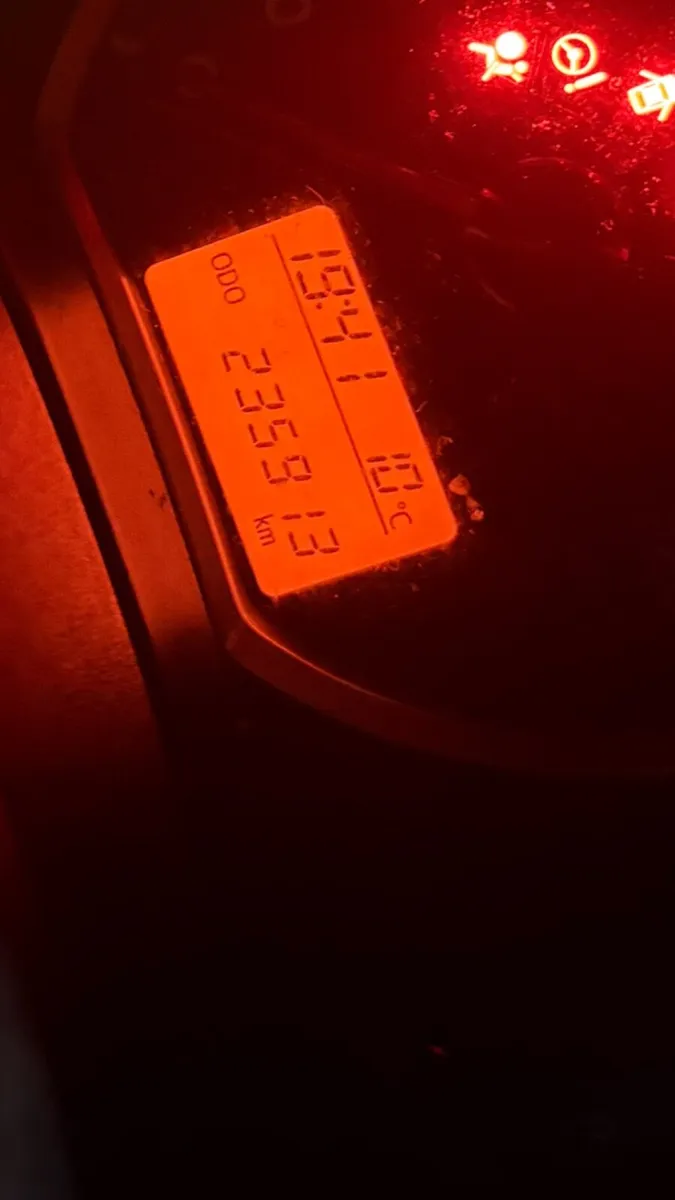 2012 Toyota Yaris 1.0L - Image 4