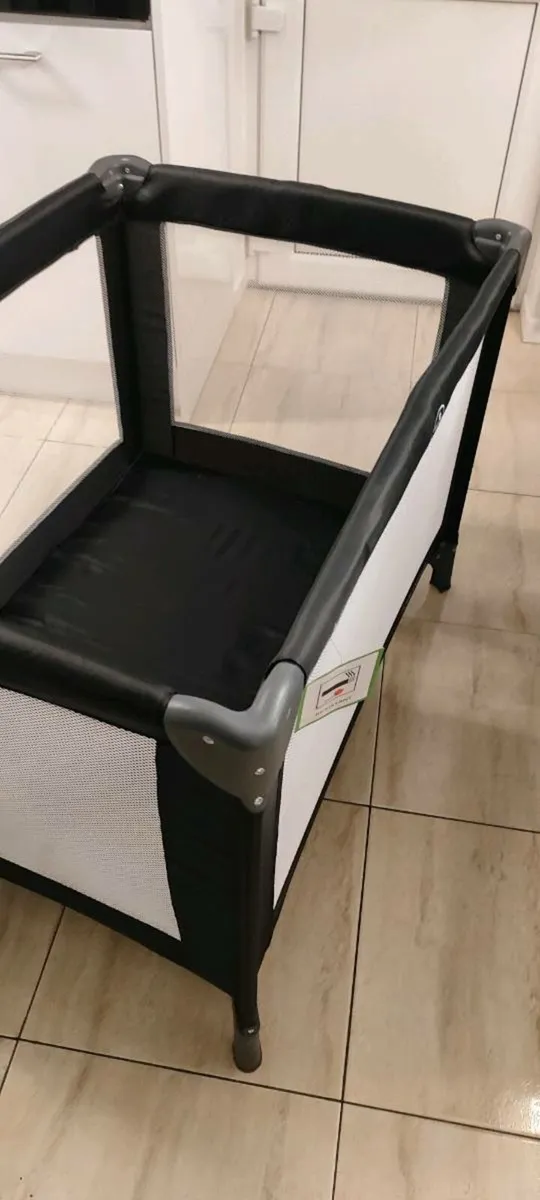 travel cot - Image 1