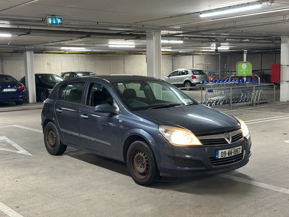 Vauxhall Astra 2009 nct and tax €1400 - Image 2