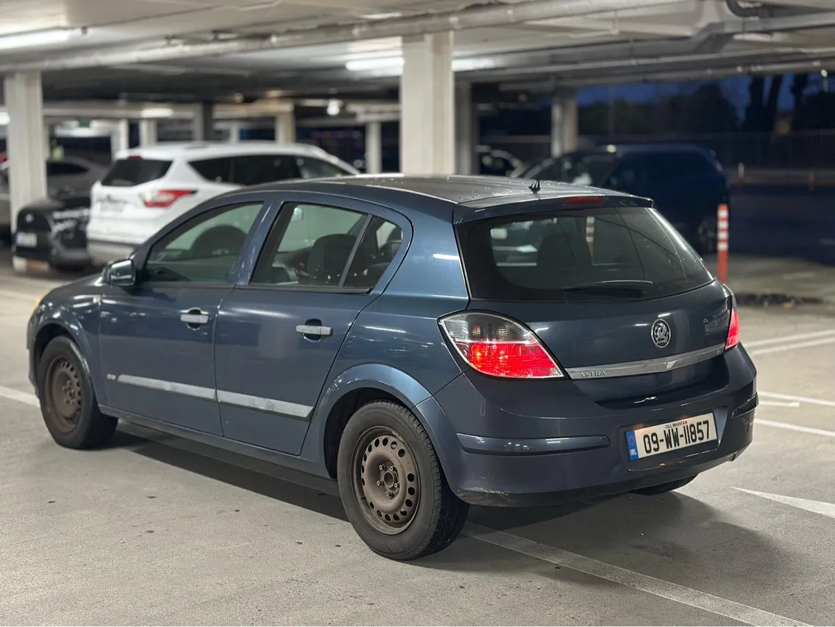 Vauxhall Astra 2009 nct and tax €1400 - Image 4