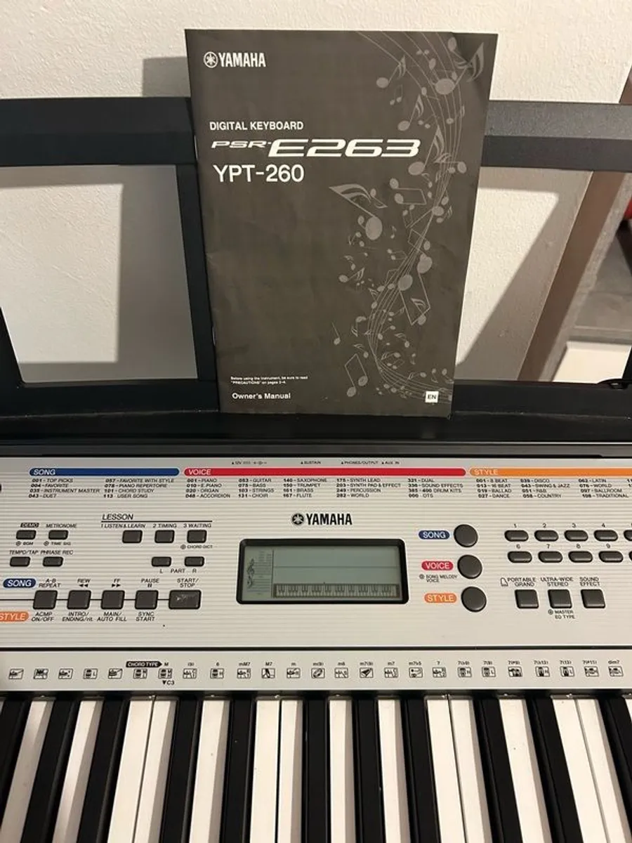 Yamaha YPT 260 Keyboard and Stand - Image 3