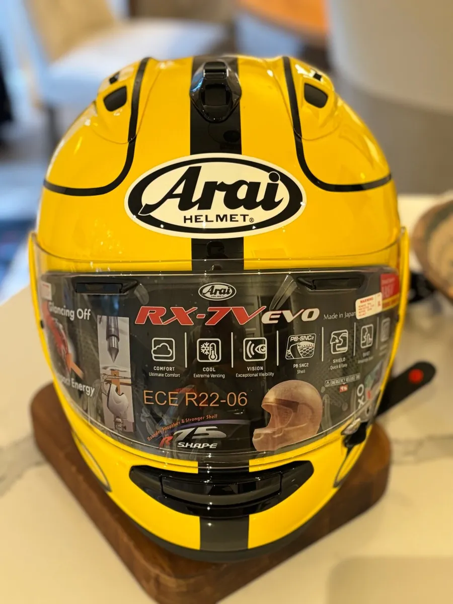 Arai RX7 Joey Dunlop - Image 2
