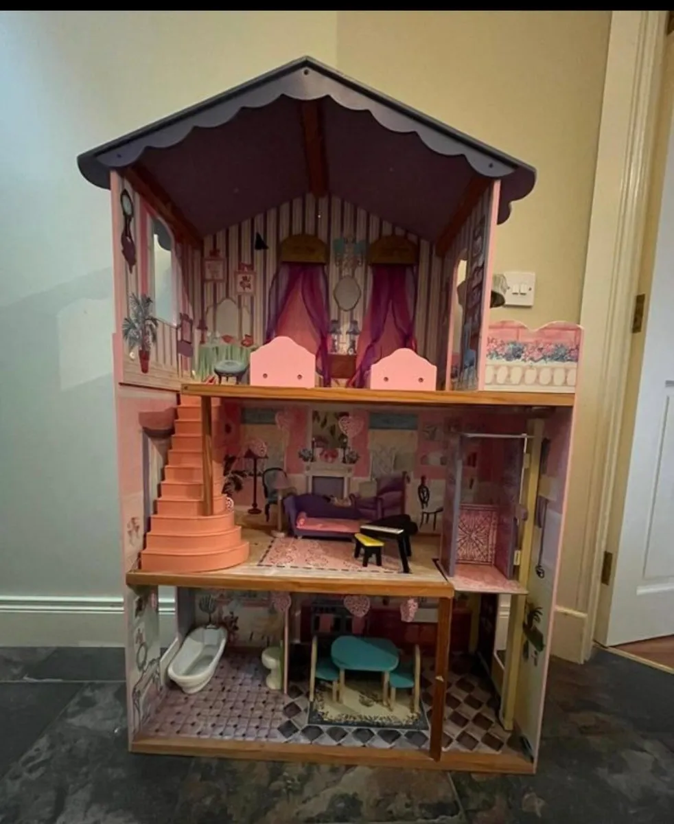 Dolls house - Image 1