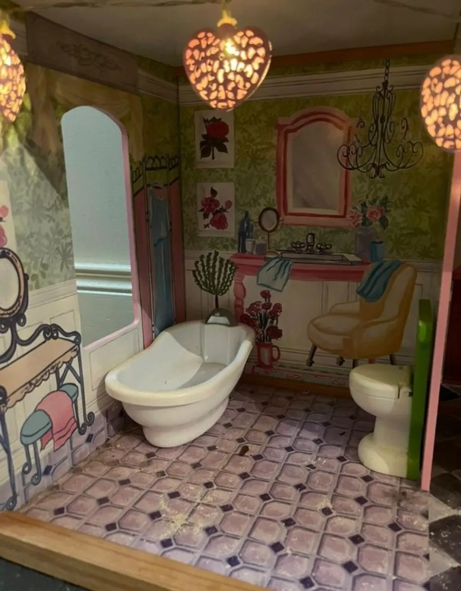 Dolls house - Image 3