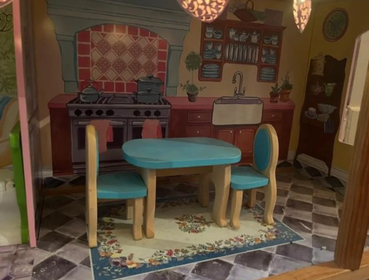 Dolls house - Image 4