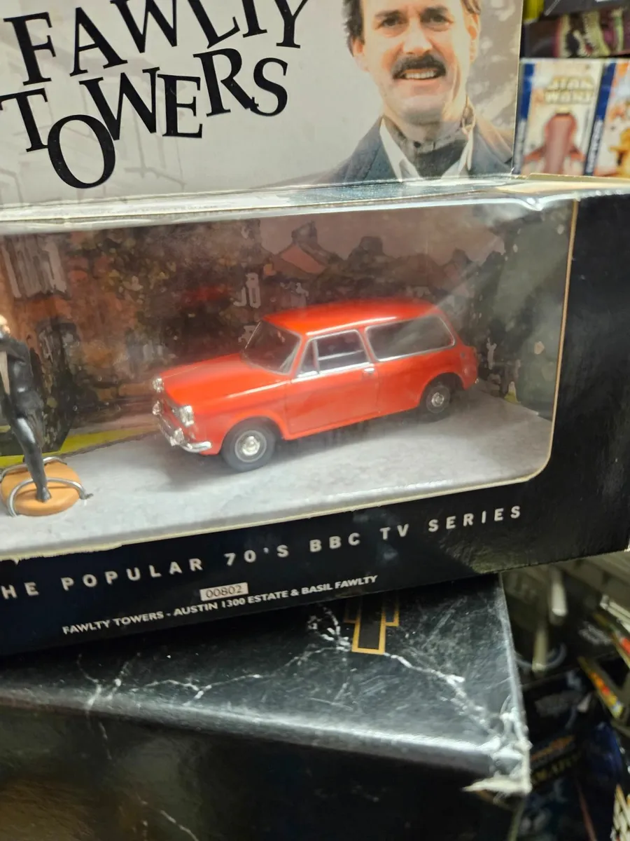 Corgi Austin 1300 Estate Fawlty Towers - Image 2