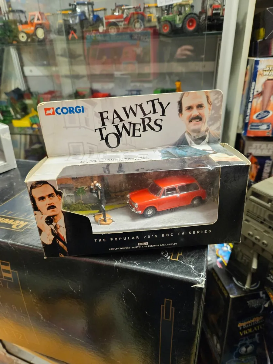 Corgi Austin 1300 Estate Fawlty Towers - Image 1