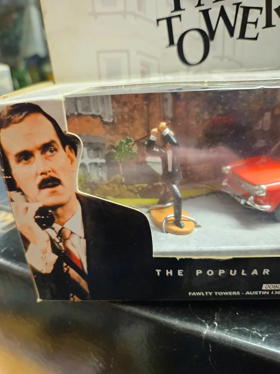 Corgi Austin 1300 Estate Fawlty Towers - Image 3