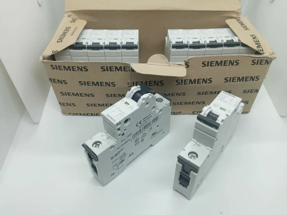 Delivery - Box Of 12 X Siemens 5sy6132-7 32a Mcb C - Image 1