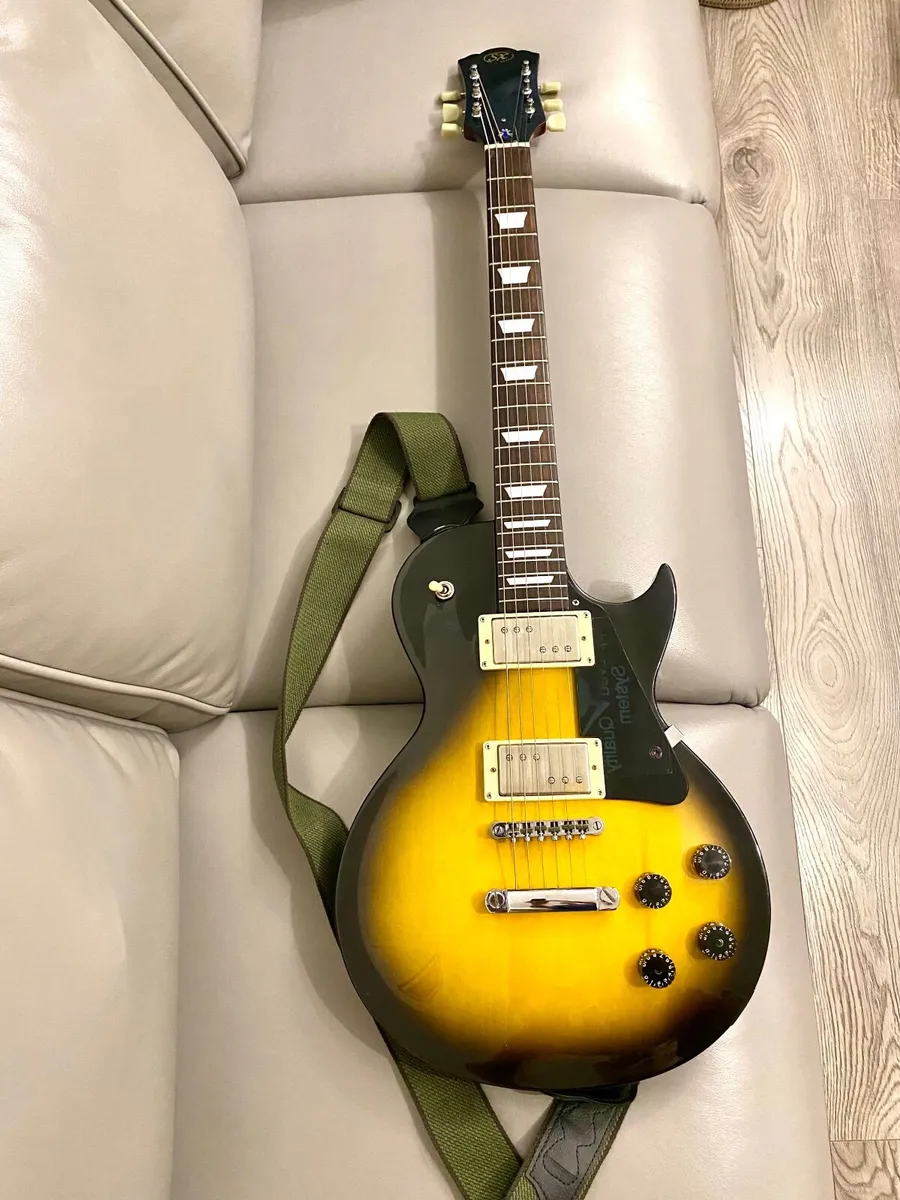 Electric guitar - Image 1