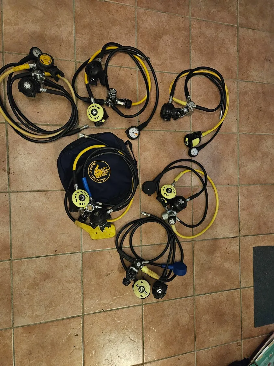 Apeks regulators - Image 1