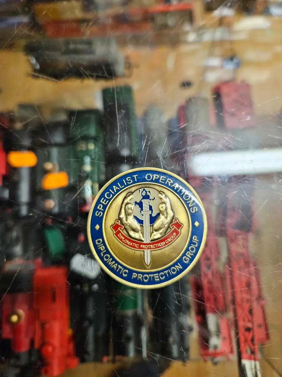 Badge Coin Special Operation Diplomatic Protection - Image 1