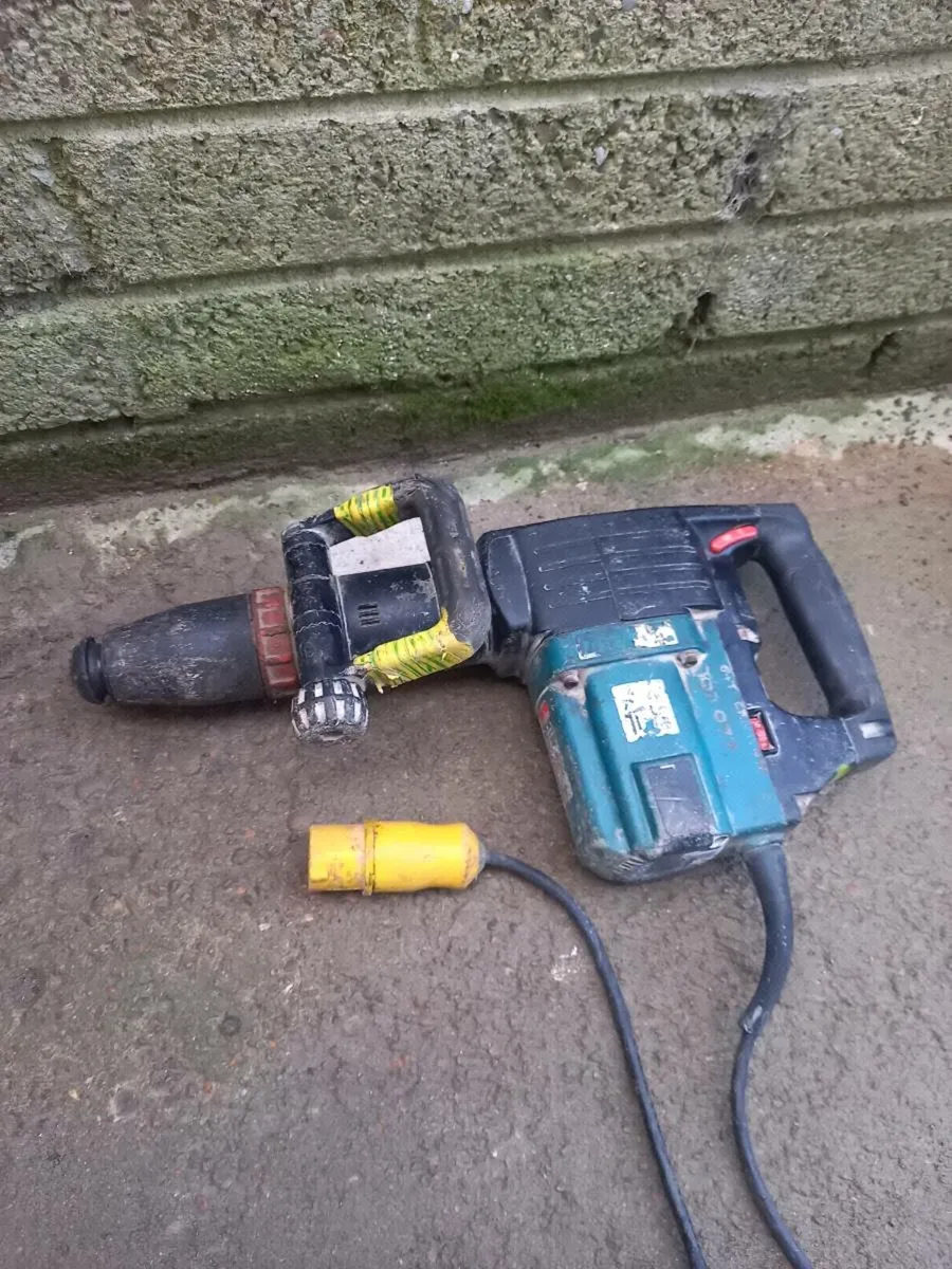 Makita Concrete Breaker - Image 1