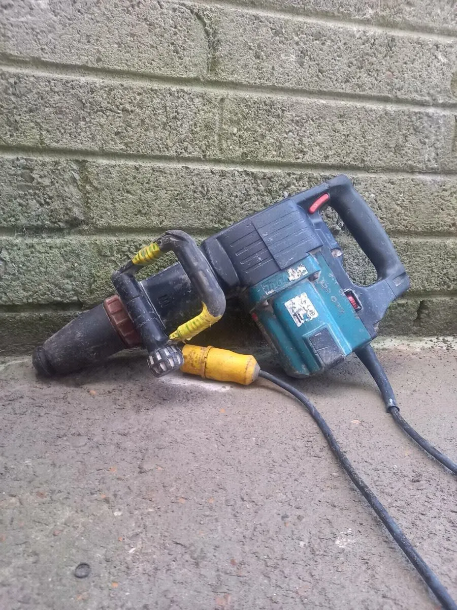 Makita Concrete Breaker - Image 2
