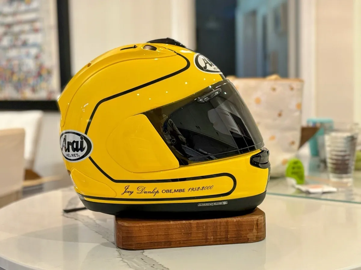 Arai RX7 Joey Dunlop - Image 1
